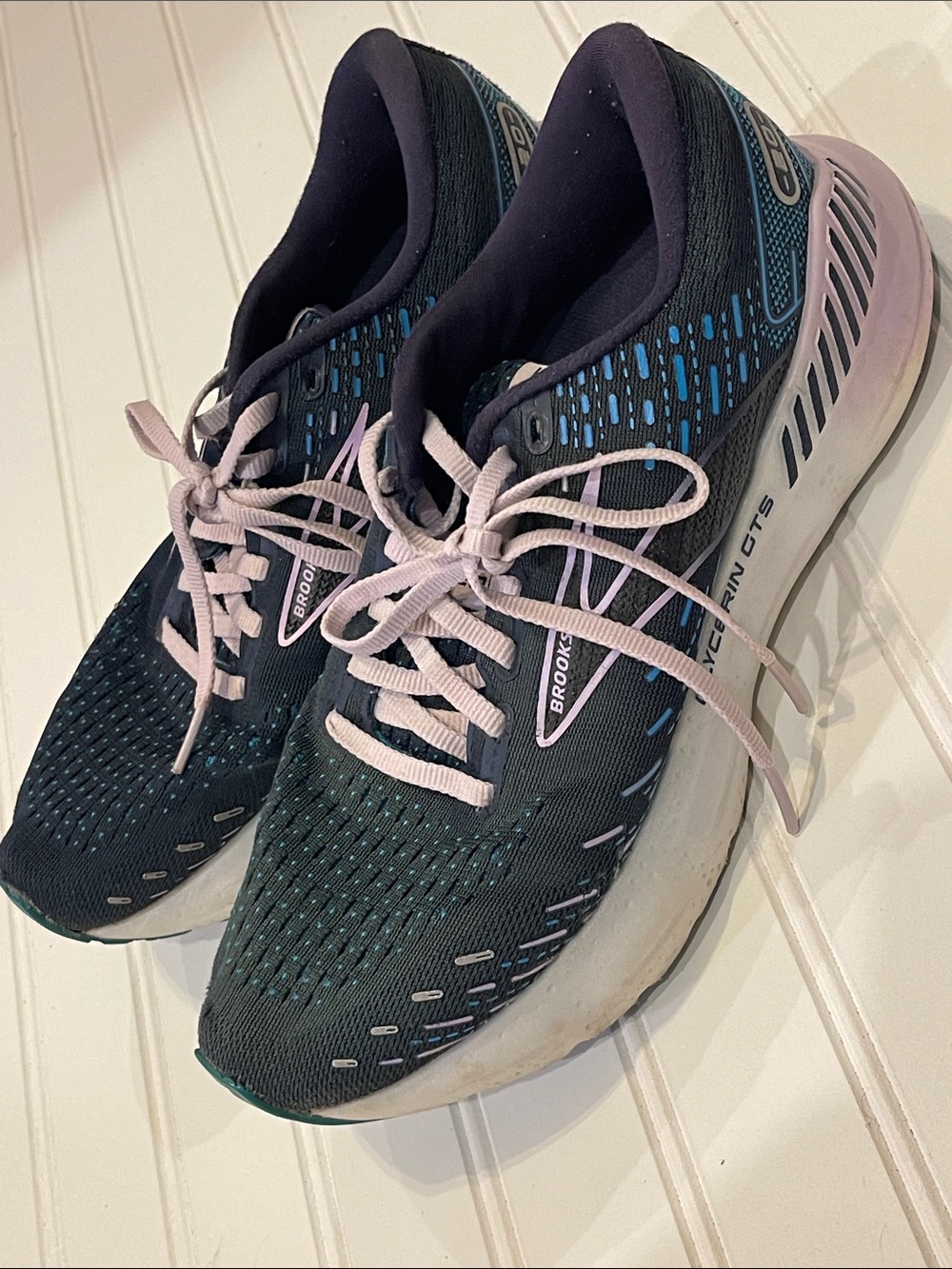 Brooks Women's Running Shoes - Teal with Light Pink Laces